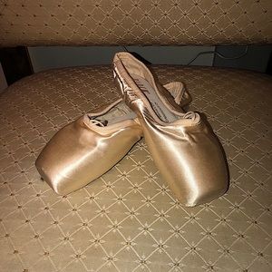 Pointe Shoes